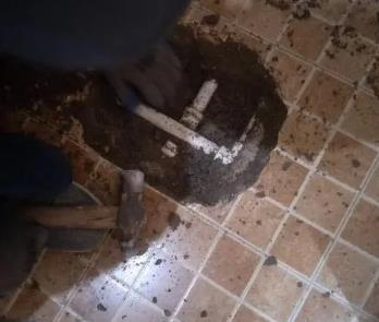 建华卫生间漏水维修公司为您分享下卫生间渗水如何处理及注意事项